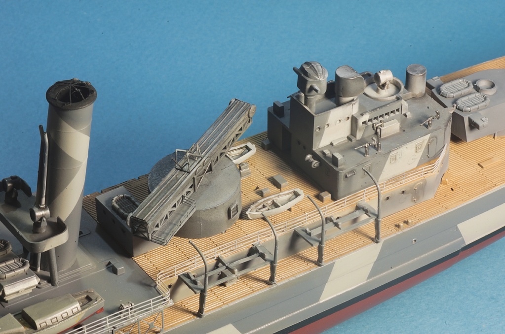 [TRUMPETER ] Croiseur lourd HMS YORK 1/350ème Réf 05351 Imgp1327