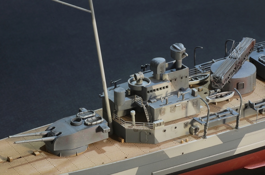 [TRUMPETER ] Croiseur lourd HMS YORK 1/350ème Réf 05351 Imgp1329