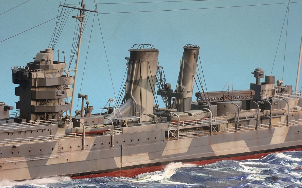 [TRUMPETER ] Croiseur lourd HMS YORK 1/350ème Réf 05351 Imgp1336