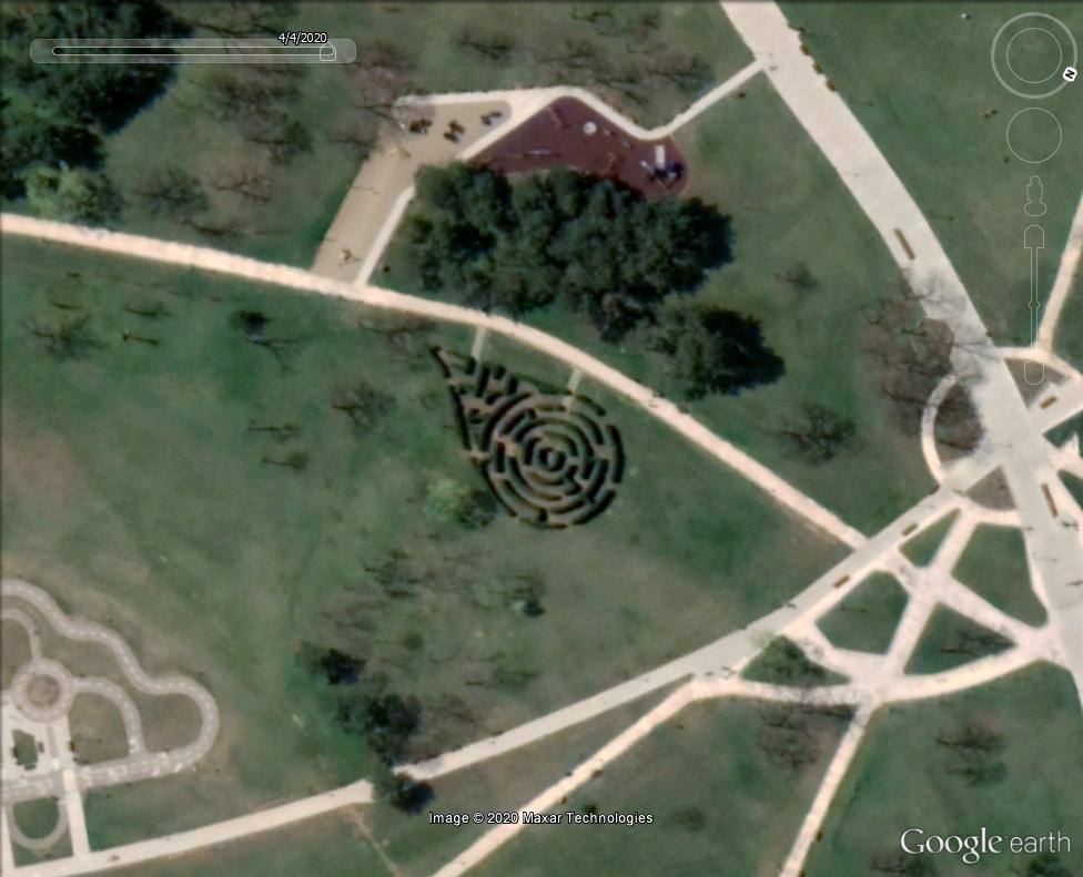 Les labyrinthes découverts dans Google Earth - Page 23 Belgra10