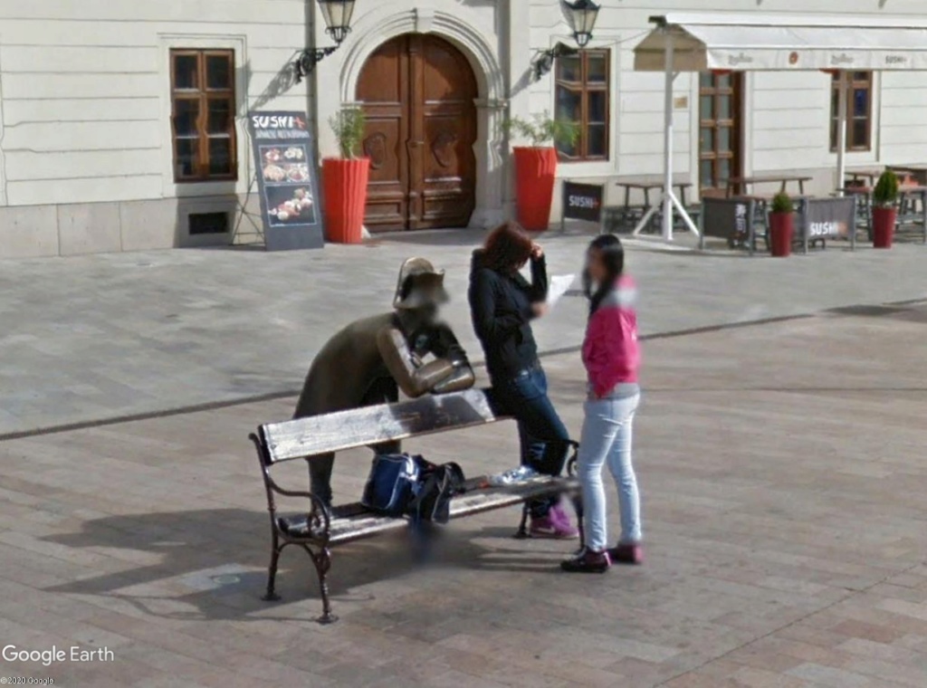 STREET VIEW : parler à un pote... Bratii11