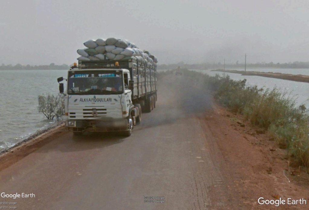 STREET VIEW : cars rapides et transports en commun du Sénégal Camion12