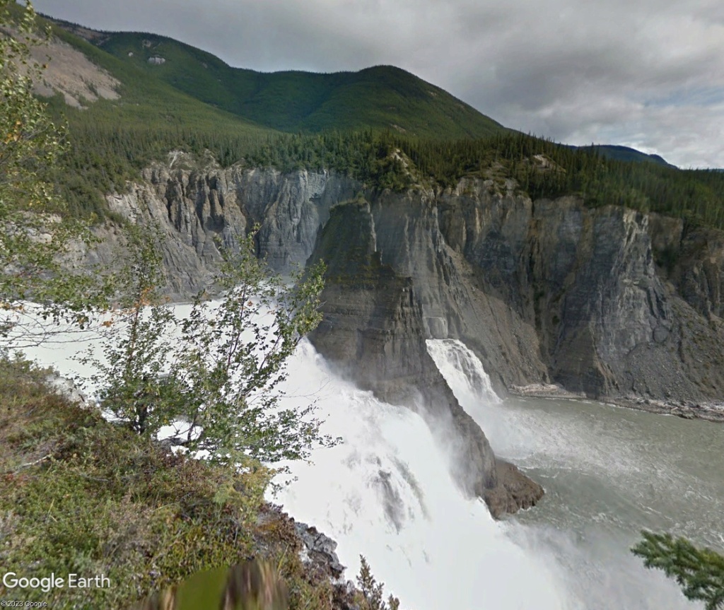 Les chutes Virginia, Territoires du Nord-Ouest, au Canada : la nature sauvage ! Khfff10