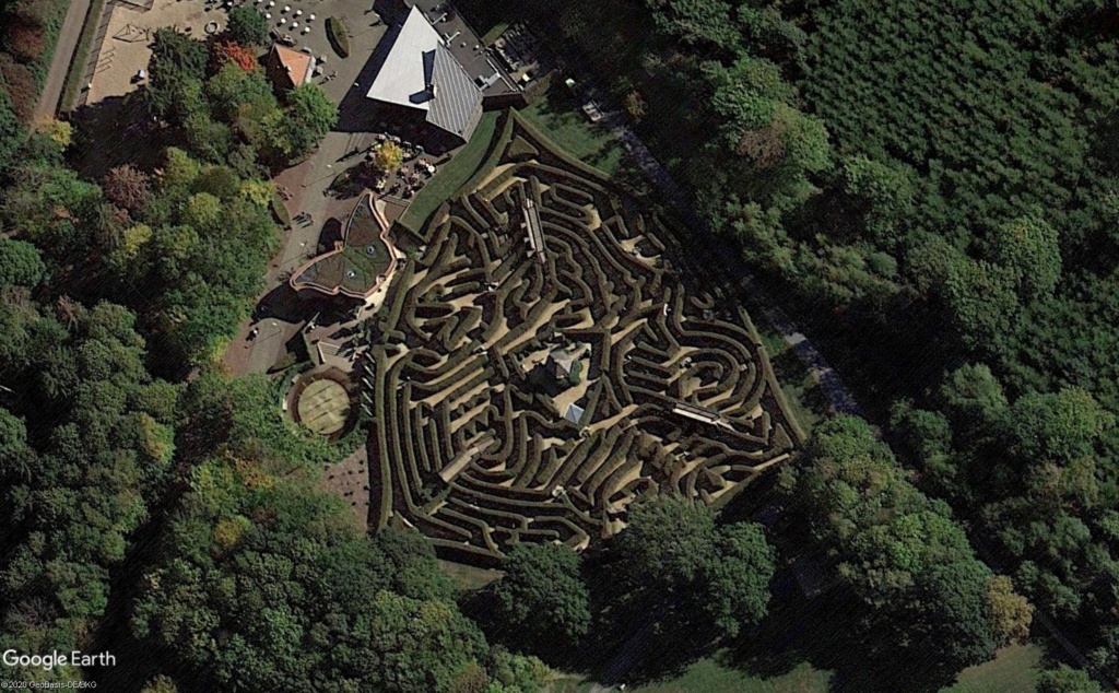 crop circles - Les labyrinthes découverts dans Google Earth - Page 23 Le_vaa10