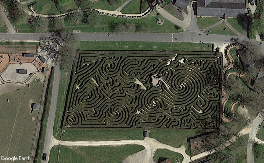 Les labyrinthes découverts dans Google Earth - Page 24 Londgg10