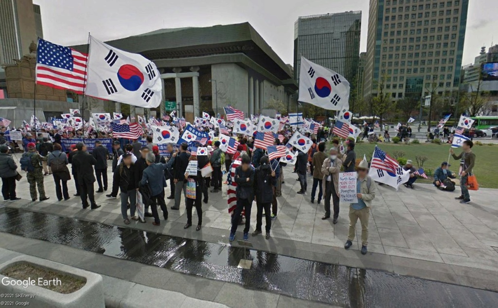 STREET VIEW: les manifestations dans le Monde vues de la caméra des "Google Cars" - Page 4 Seoulk10