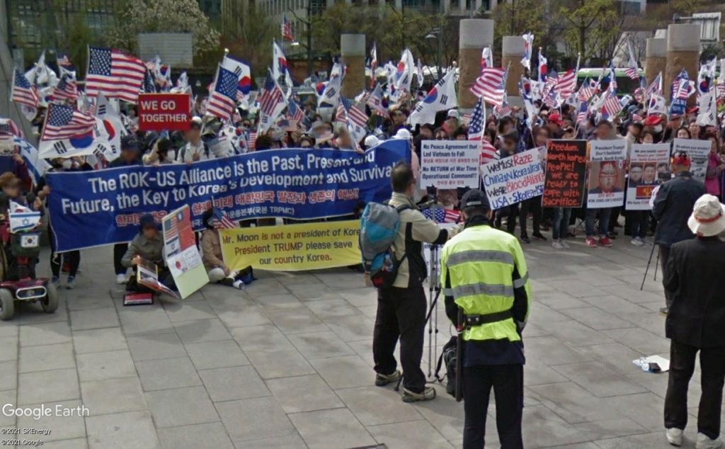 STREET VIEW: les manifestations dans le Monde vues de la caméra des "Google Cars" - Page 4 Seoulk11