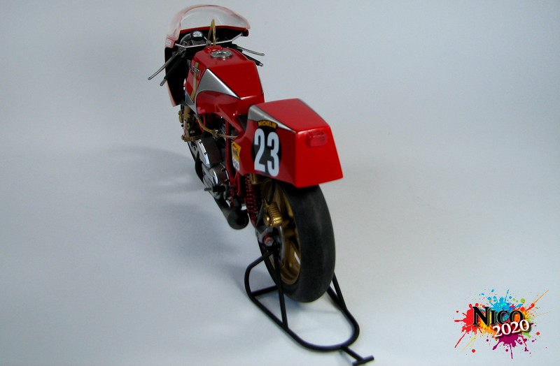 [Tamiya 1/12°] Ducati 900 NCR - Page 6 Img_0405