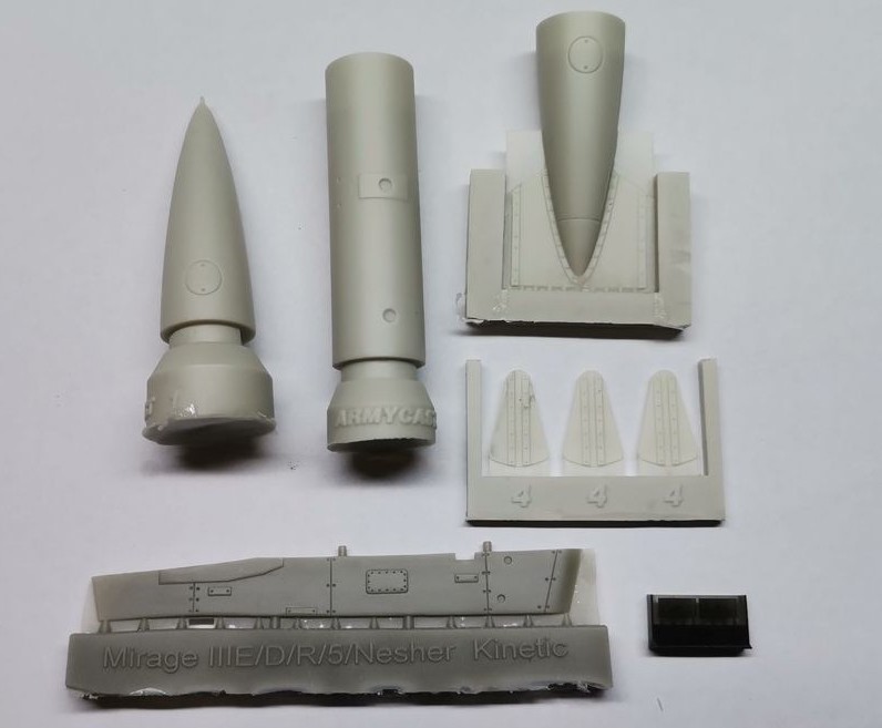 Bidons 1300 l MIRAGE IIIE/R/5F/Nesher - AC 48027 & 48028 Ac-48021