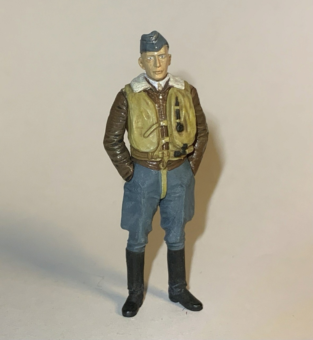 [Tamiya] 1/16 - Figurine German Luftwaffe Ace Pilot - Page 2 Image360