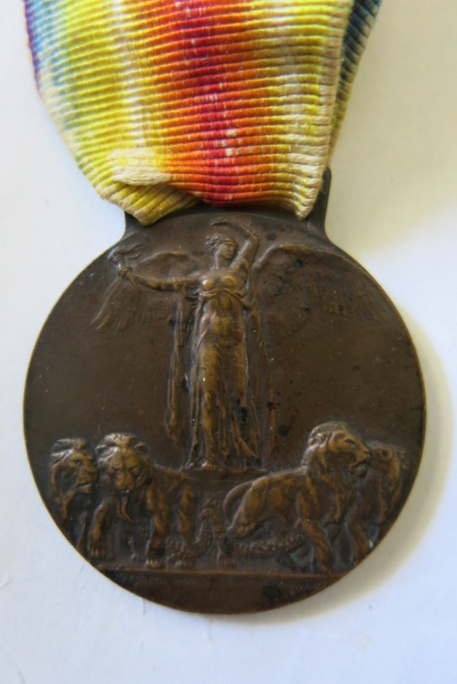 Médailles inter alliés non française à estimer Img_1259