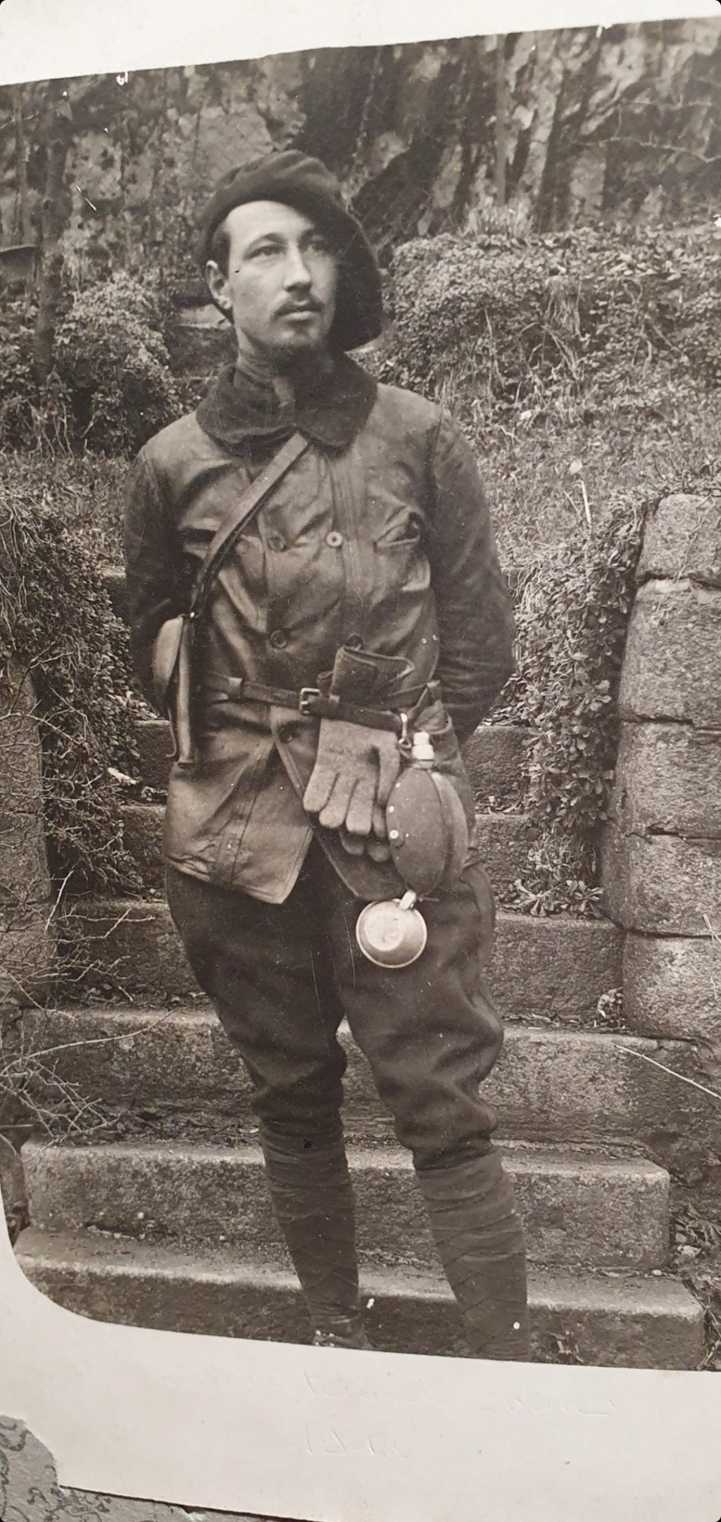 Quelques photos de soldats français avec des casques à pointe de prise - Page 4 Scree195