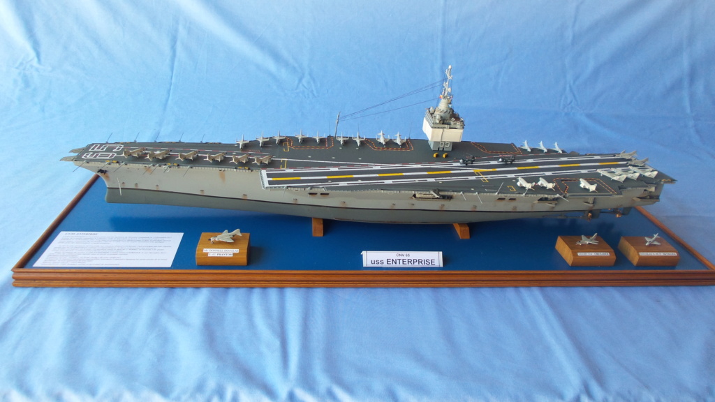 Porte-avions USS FORRESTAL 1/600ème Réf 81065 20130472