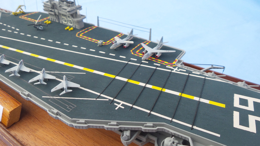 Porte-avions USS FORRESTAL 1/600ème Réf 81065 20140328