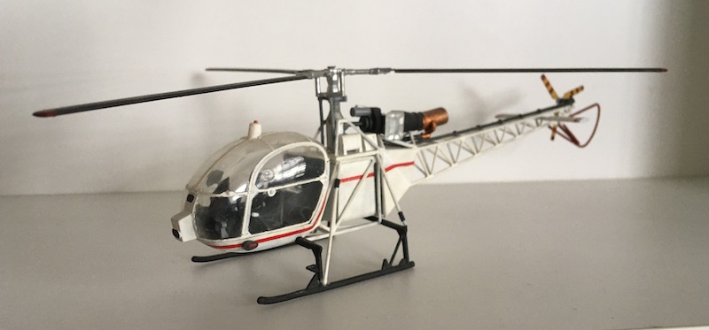 Comment courber les pales plastiques de modèles statiques d'hélicoptère ? Helico13