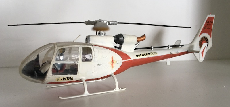 Comment courber les pales plastiques de modèles statiques d'hélicoptère ? Helico14