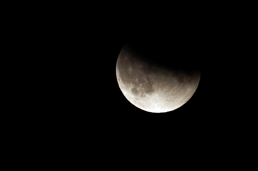 Eclipse partielle de Lune du 16 Juillet Imgp5510