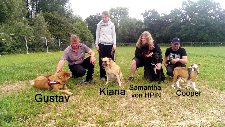 Gustav. Kiana, unsere Pflegis und....wir :-) 001_310