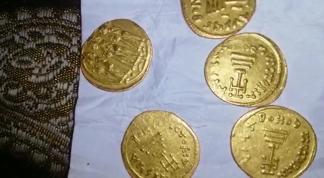 السلام عليكم ارجوا تقييم وتسعير العملة البيزنطية والمساعدة في بيعها Whatsa14