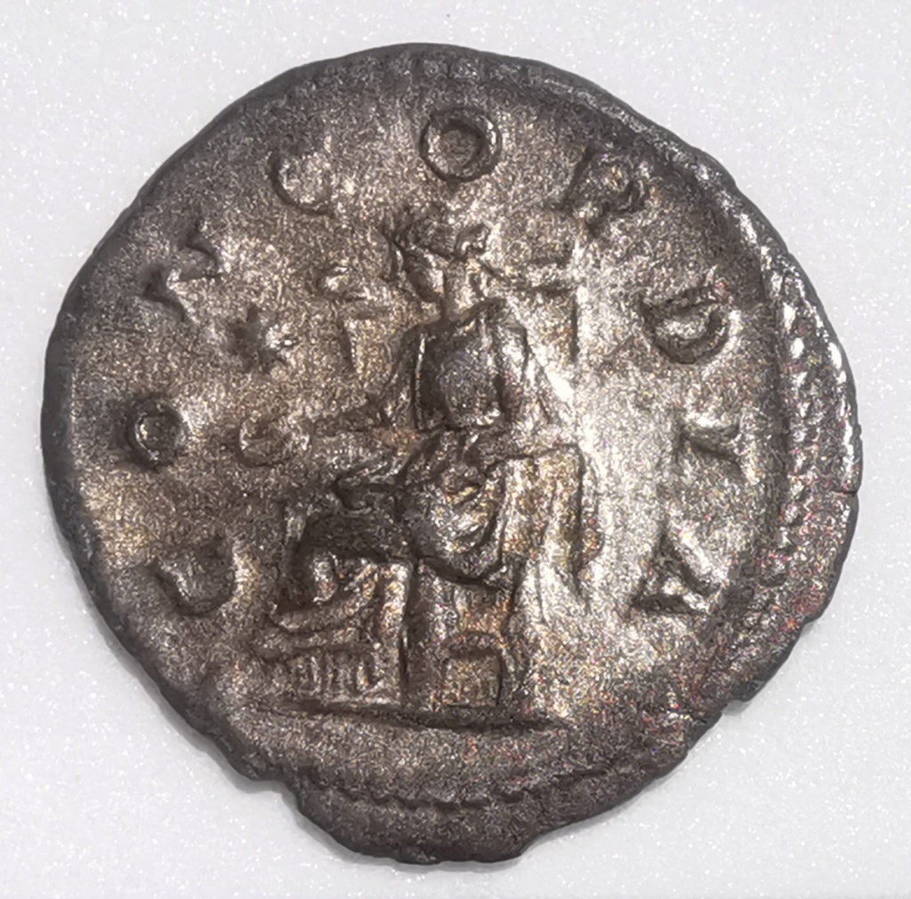 Denario de Julia Paula. CONCORDIA. Concordia sentada a izq. Roma 220 d.C. Img_2108