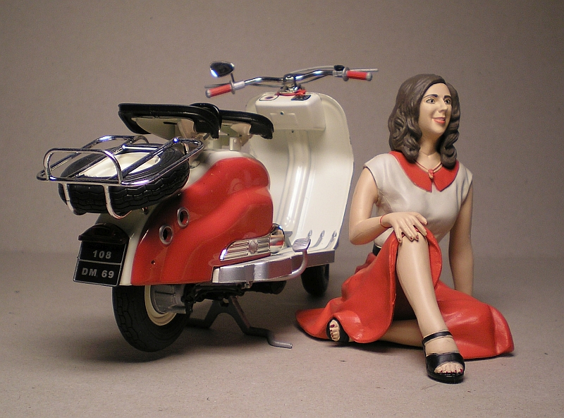 Lambretta LD 125 + Pin-Up (1956), Solido 1:10 P1011663