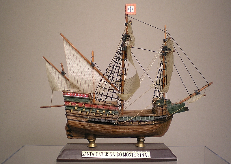 Zwei kleine historische Segelschiffe von TRIBUTE MODELS Nauticalia, London P1011734