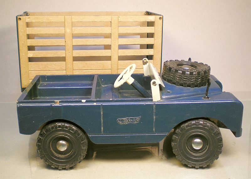 Steiff Safariwagen (klein und groß), Anhänger und eine Wiking-Rarität P1012000