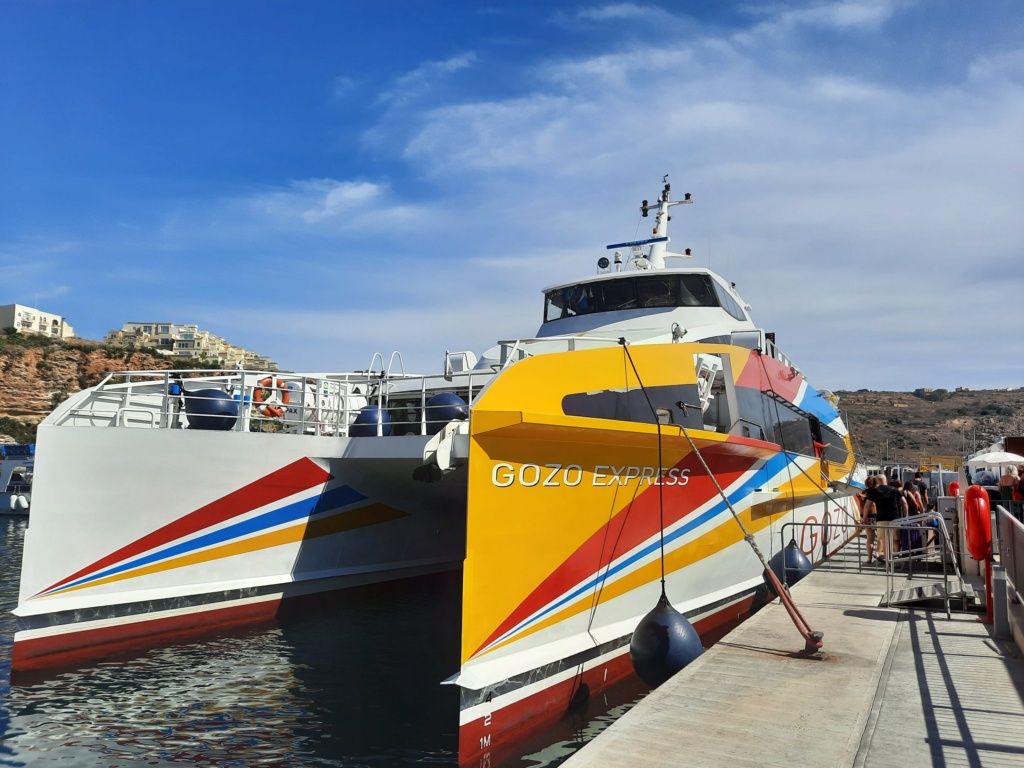 Ein paar Schiffe im Hafen von Valletta und Umgebung 20230920