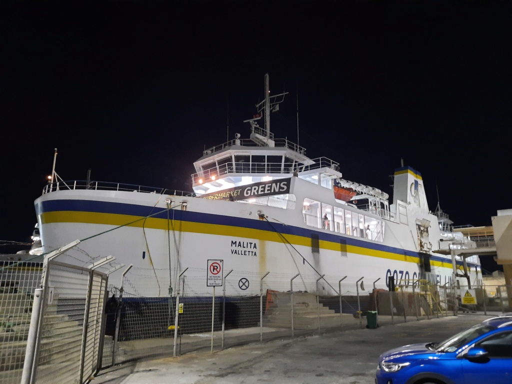 Ein paar Schiffe im Hafen von Valletta und Umgebung 20230922