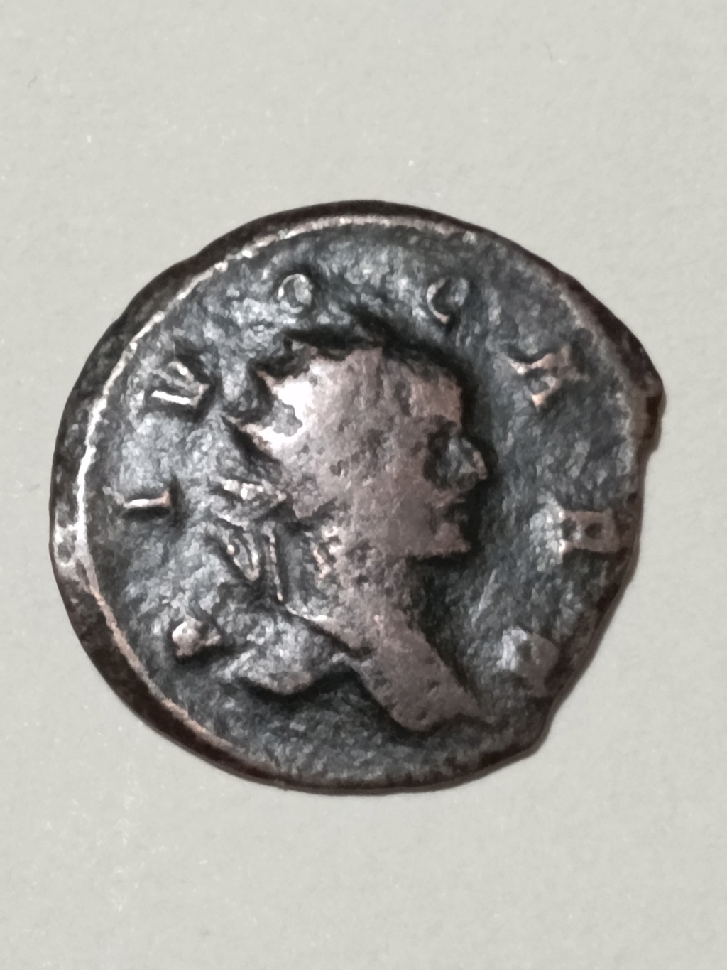 Aureliano póstumo de Caro. CONSECRATIO. Águila con cabeza a izq. Roma 17160910