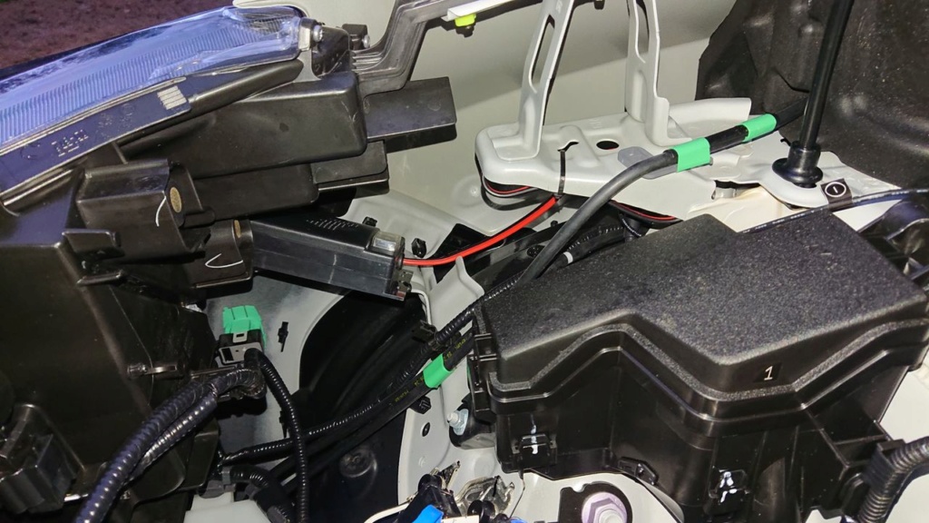 Tuto : Ajout d'un équipement électrique dans le compartiment moteur (côté droit) Dsc_0519