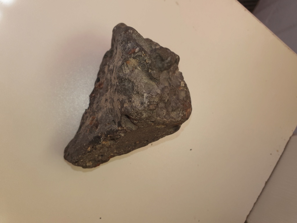 Это метеорит!?? Разме 9×9×7 с высотой 6 см. Вес около 700-800 грамм 20230617