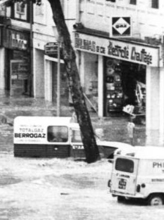 Photos et cartes postale 2cv camionnette - Page 10 00000011