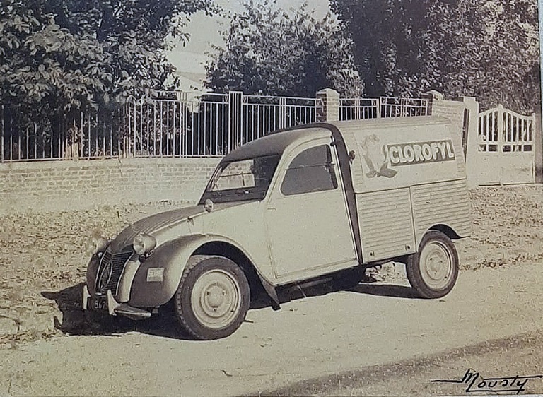 Photos et cartes postale 2cv camionnette  - Page 17 Clorof10