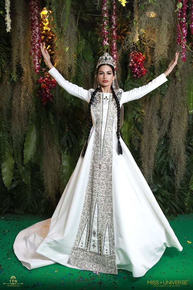 Miss Universe 2018 @ NATIONAL COSTUMES - Photos and video added - Page 5 2433