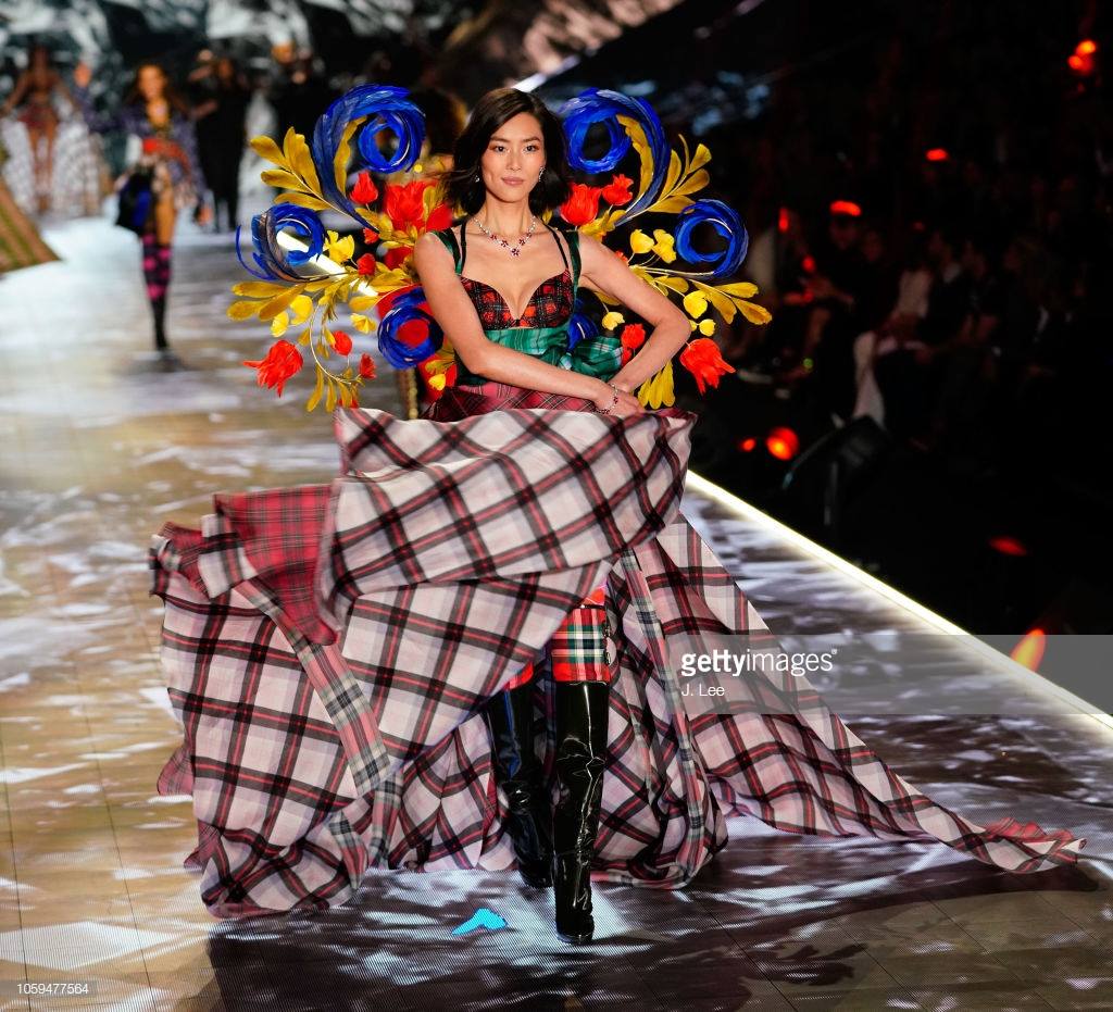 2018 Victoria's Secret Fashion Show 45714310