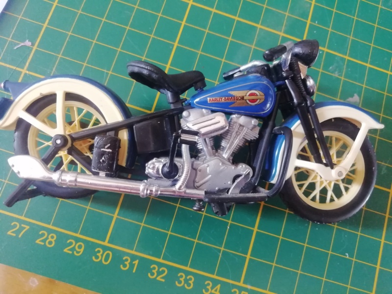  1/18 Harley 1936 knucklehead      Maisto  Img_1896