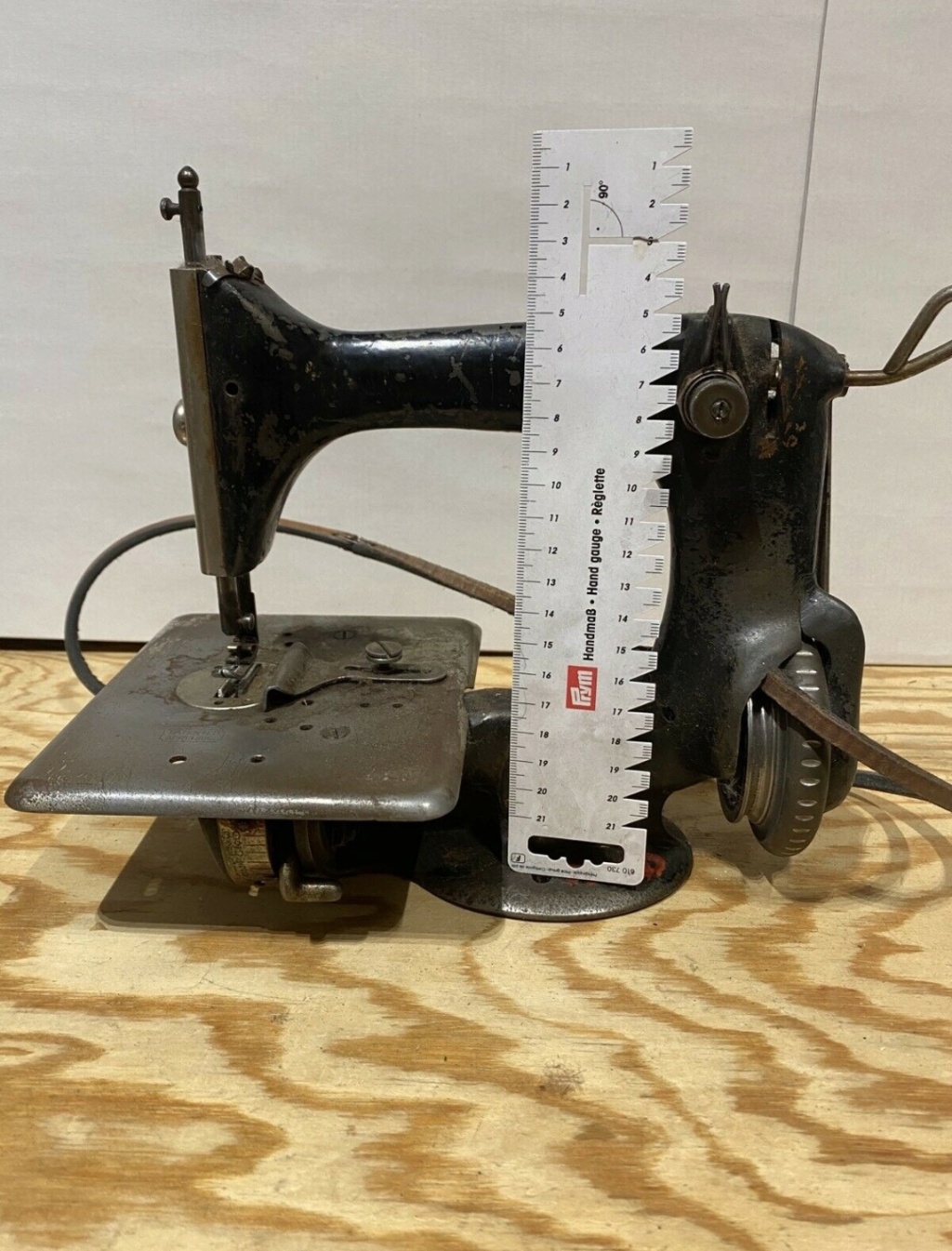 Singer 247