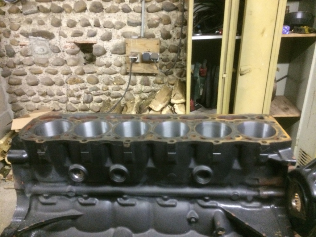 Réparation d'un moteur Iveco 6 cylindres par mise en place de chemises sèches Img_2310