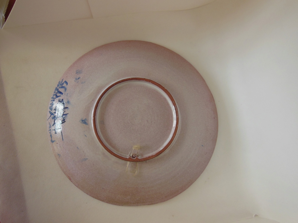 2 plats en céramique à décor maçonnique Dscn9522