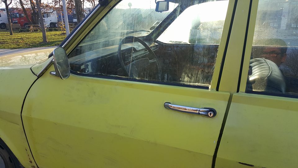 Renault 12 jaune 15241210