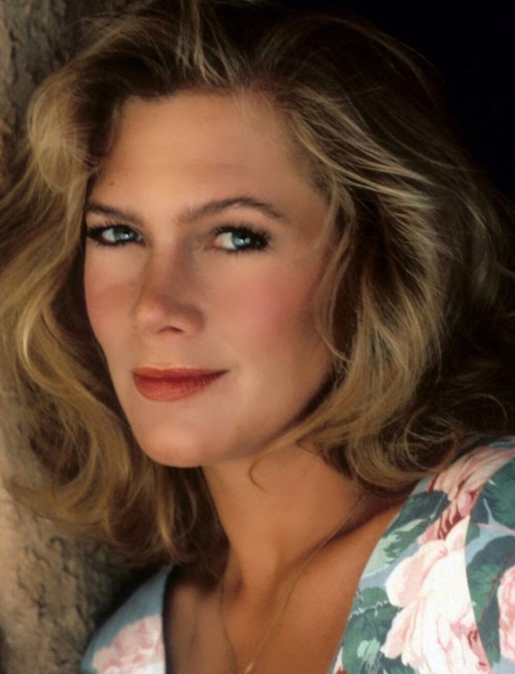 KATHLEEN TURNER 24462610