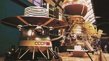 Есть такой памятник технологическим достижениям СССР, до которого ни кремлевские власовцы, ни бандеровцы никогда не доберутся. Он стоит на Венере. E_t36911