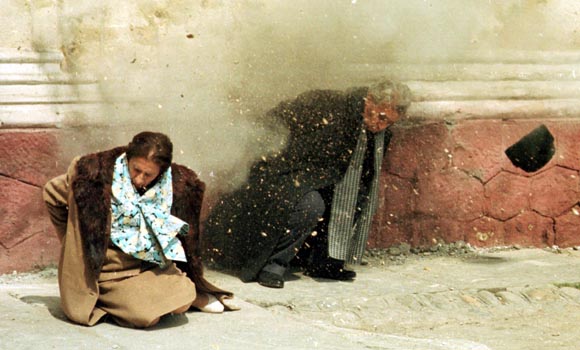 25.12.1989 — расстрел правителя Румынии Н. Чаушеску и его жены в ходе революции, свергнувшей социалистический режим. Fhc2-c10