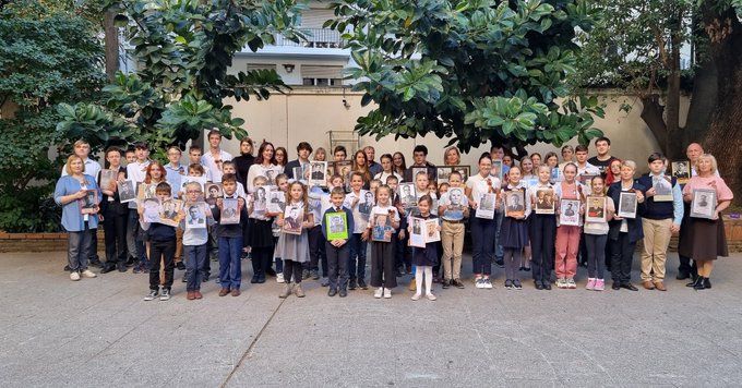 Учащиеся школы при Посольстве России в Аргентине почтили память своих родных - участников Великой Отечественной войны в рамках акции "Бессмертный полк" Fsmckp10