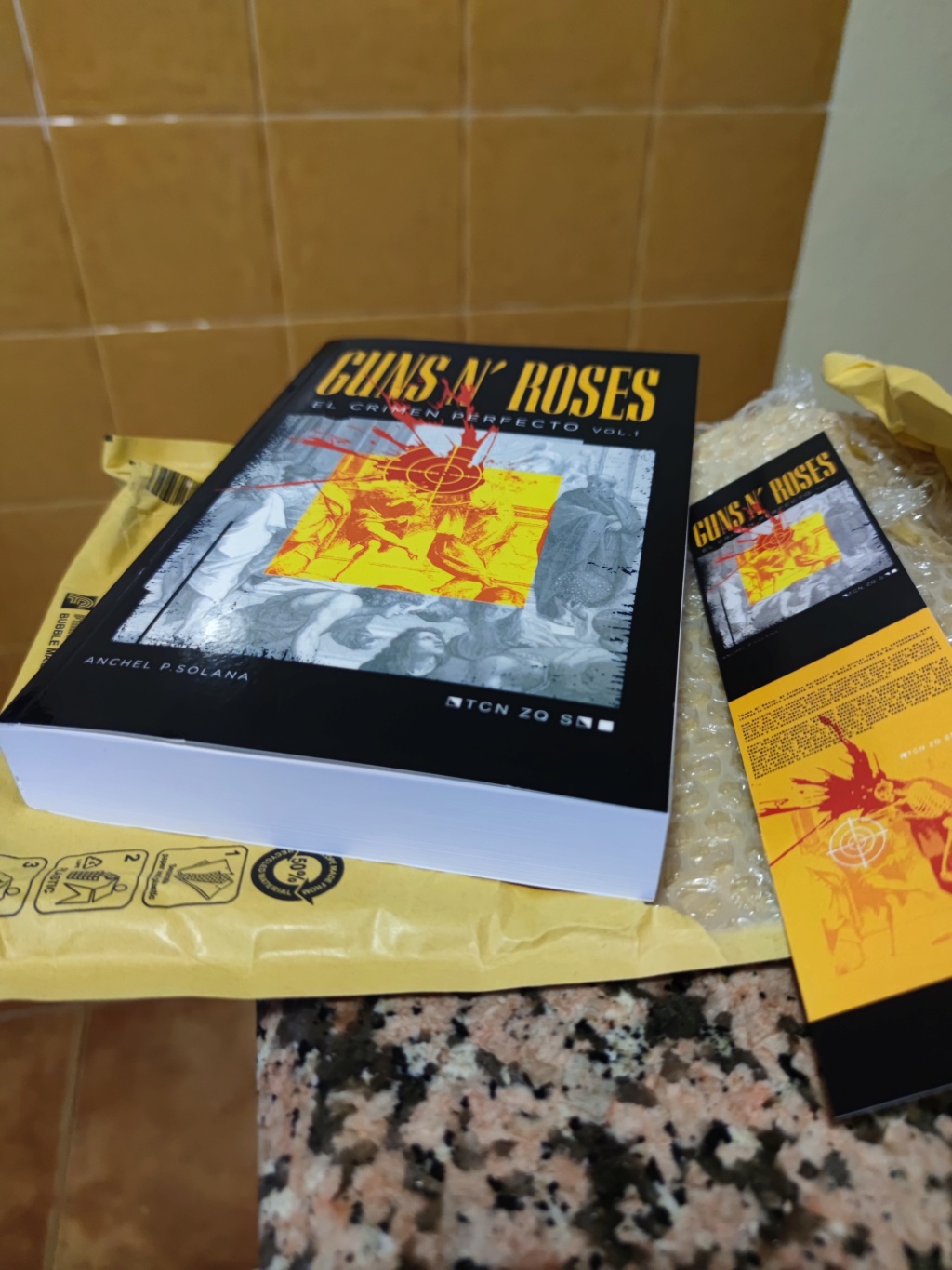"Guns N' Roses. El Crimen Perfecto" El libro definitivo de la banda en castellano. (¡Escrito por un servidor!) Ya en verkami - Página 5 Img_2012