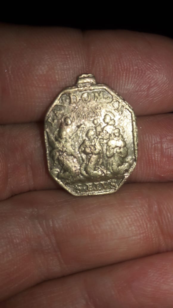 medalla religiosa antigua Whatsa15