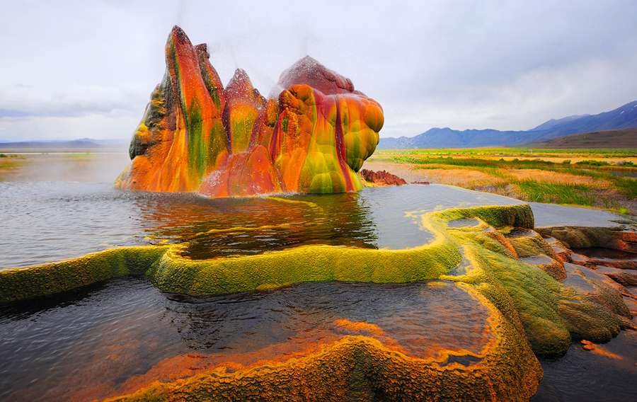 اغرب الاماكن الطبيعية في العالم 5 : النافورة الساخنة Fly Geyser Reno ، نيفادا : D986d810