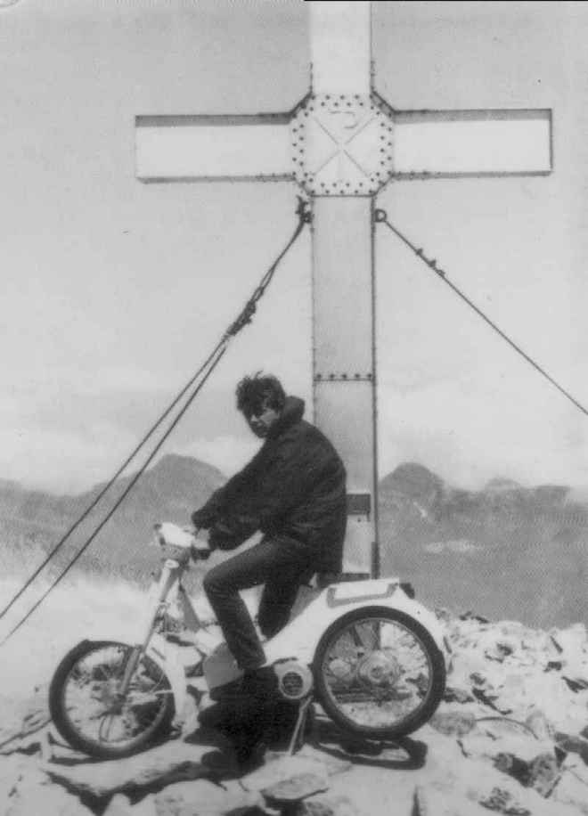 Vespino contra Bultaco en el pico Aneto Vespin10