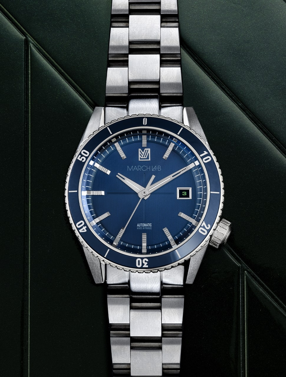 Montre cadran bleu budget de 2 000 euros Montre26